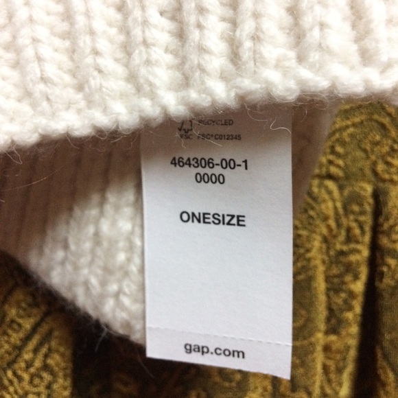 Snuggly, soft cable knit 70” long GAP winter scarf! - Picture 4 of 6